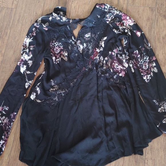 Top really pretty date night too - Picture 1 of 1